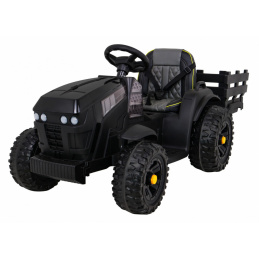 Titanov traktor s prikolicom crni