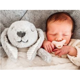 FLOW AMSTERDAM Umirujući plišani zeko Milo 0m+ Sivi